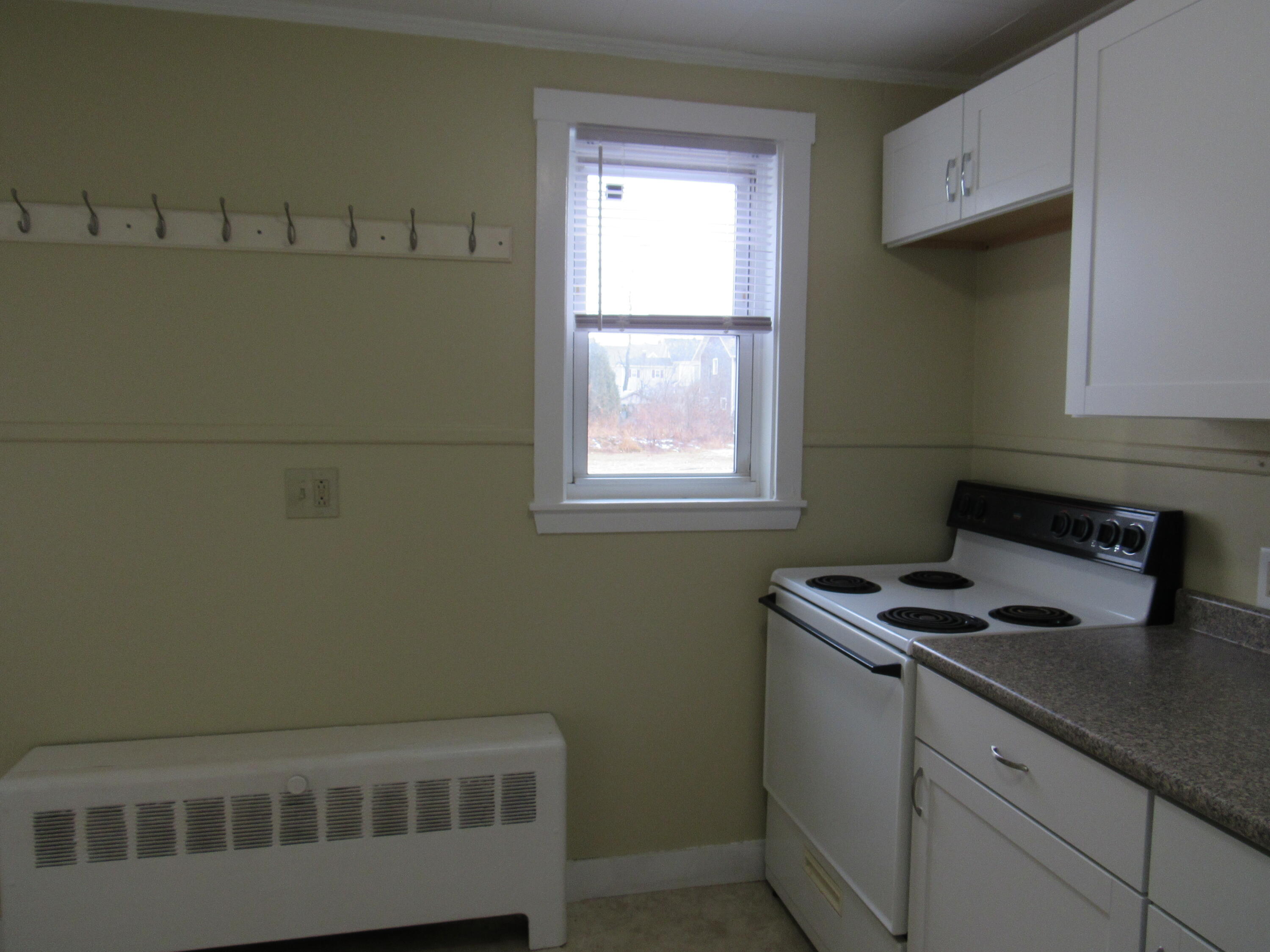 166 Pearl Street Bangor, ME 04401 - Photo 5 of 29 IMG_8280