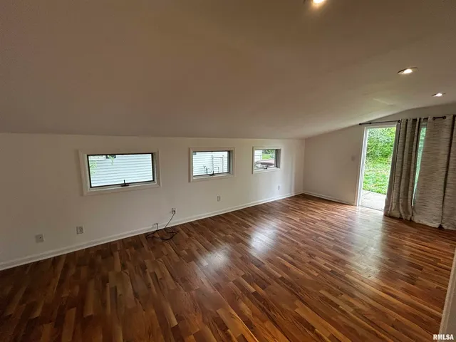 $1,349 | 1328 Hilltop Drive, Pekin, IL 61554