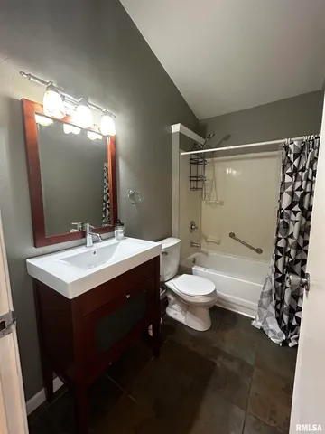 $1,349 | 1328 Hilltop Drive, Pekin, IL 61554