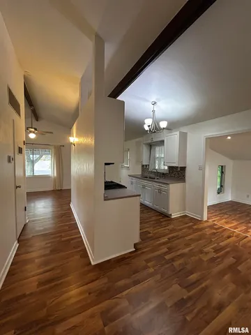 $1,349 | 1328 Hilltop Drive, Pekin, IL 61554