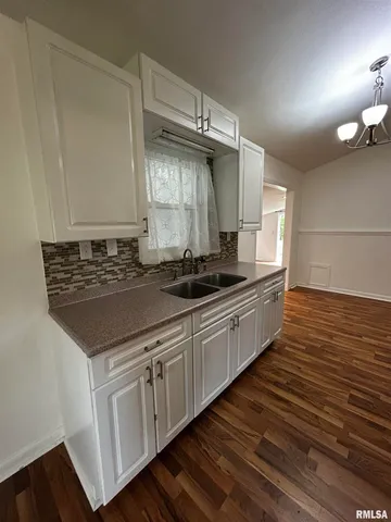 $1,349 | 1328 Hilltop Drive, Pekin, IL 61554