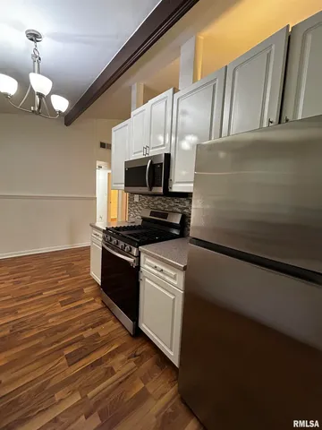 $1,349 | 1328 Hilltop Drive, Pekin, IL 61554