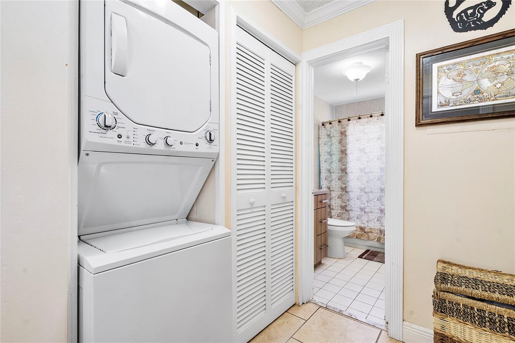5829 Taylor Street Hollywood, FL 33021 - Photo 21 of 34 a utility room with dryer and washer