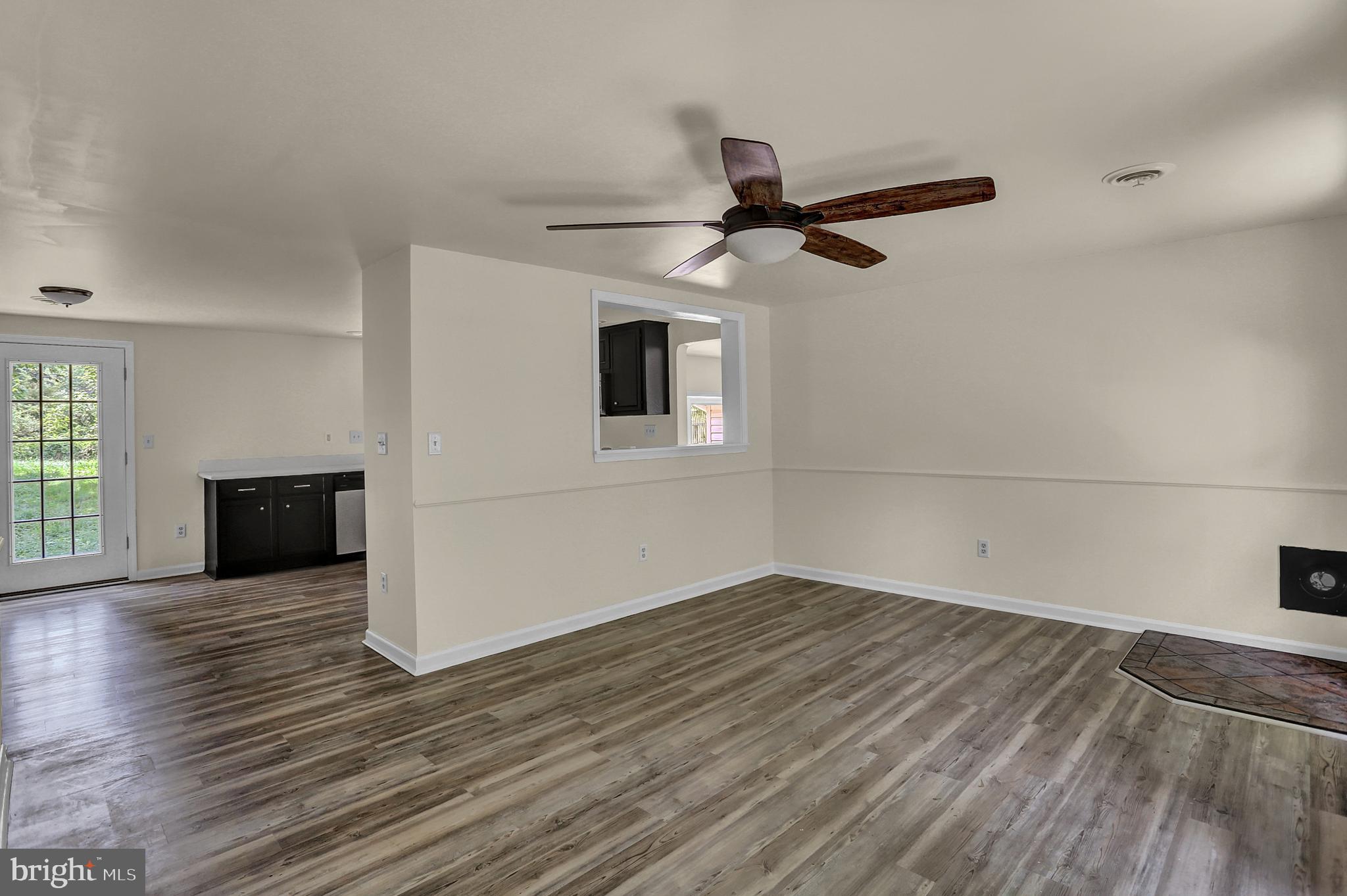 215 Shorb Mill Road Fairfield, PA 17320 - Photo 6 of 39 Living Room