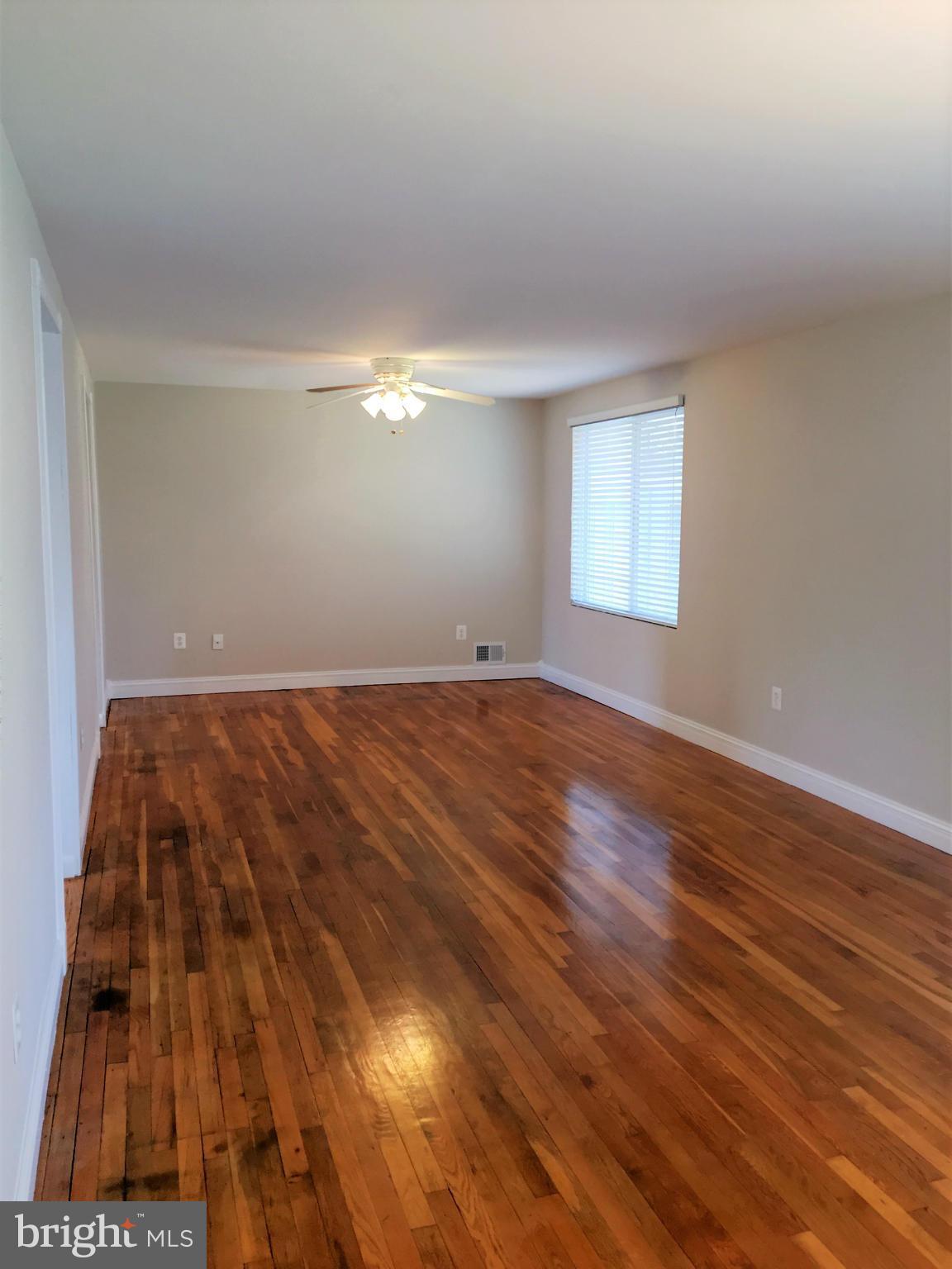14408 Sturtevant Road Silver Spring, MD 20905 - Photo 8 of 30 Living Room