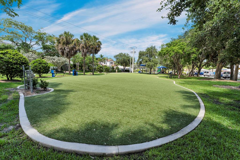 805 Southeast 10th Street Fort Lauderdale, FL 33316 - Photo 13 of 25 a view of outdoor space and yard