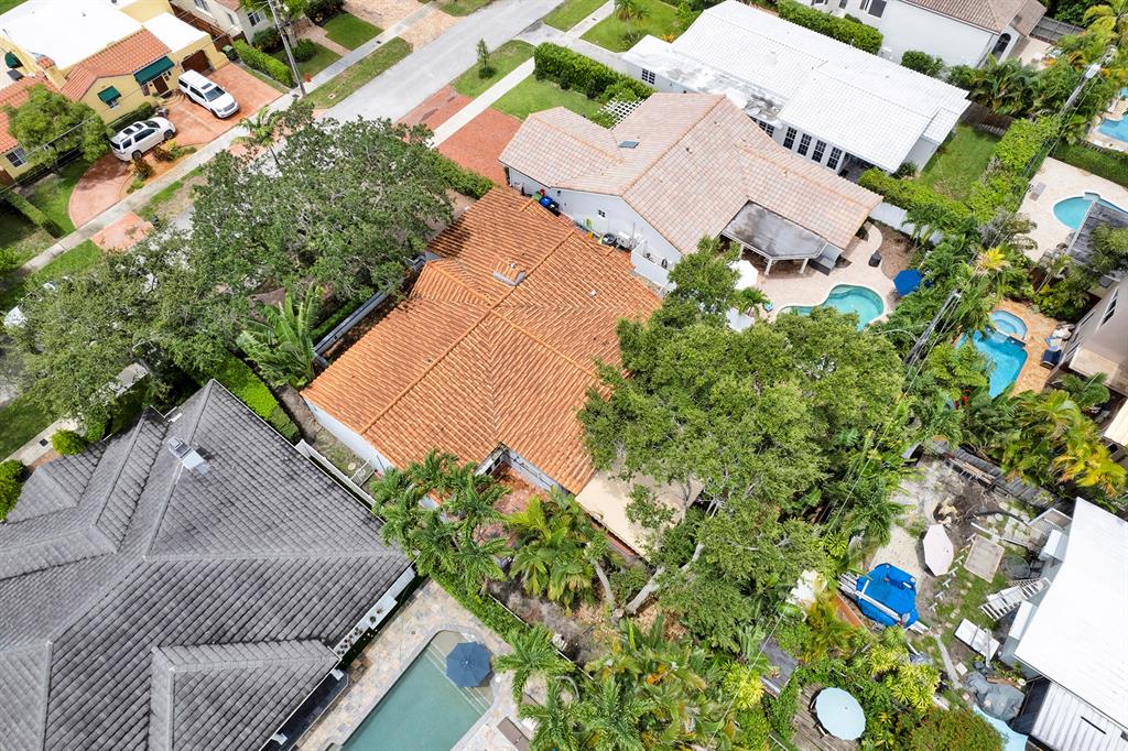805 Southeast 10th Street Fort Lauderdale, FL 33316 - Photo 18 of 25 an aerial view of a house with a yard and garden