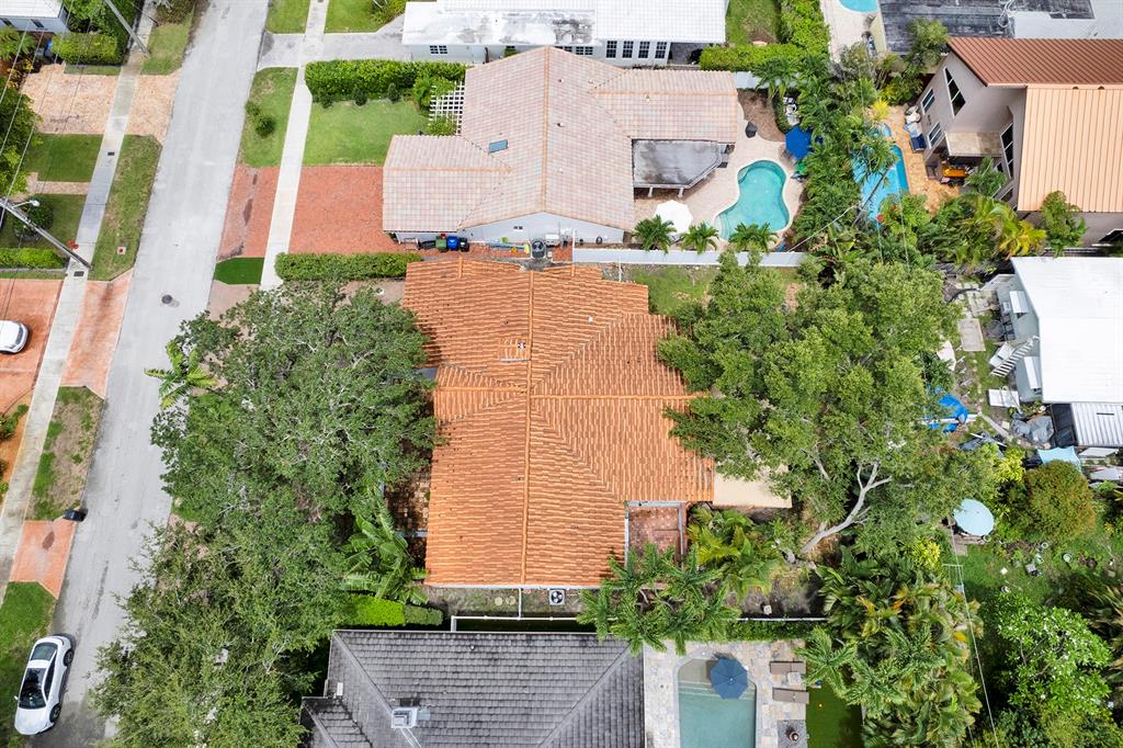 805 Southeast 10th Street Fort Lauderdale, FL 33316 - Photo 19 of 25 an aerial view of house with yard swimming pool and outdoor seating