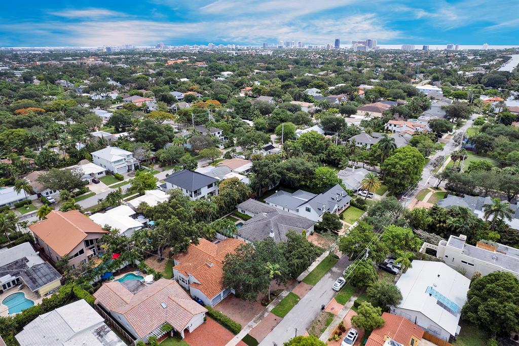 805 Southeast 10th Street Fort Lauderdale, FL 33316 - Photo 22 of 25 an aerial view of a city with lots of residential buildings
