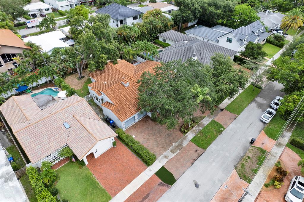 805 Southeast 10th Street Fort Lauderdale, FL 33316 - Photo 7 of 25 an aerial view of a house with a yard