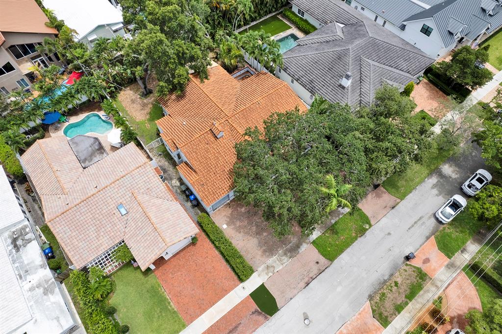 805 Southeast 10th Street Fort Lauderdale, FL 33316 - Photo 9 of 25 an aerial view of a house with a yard