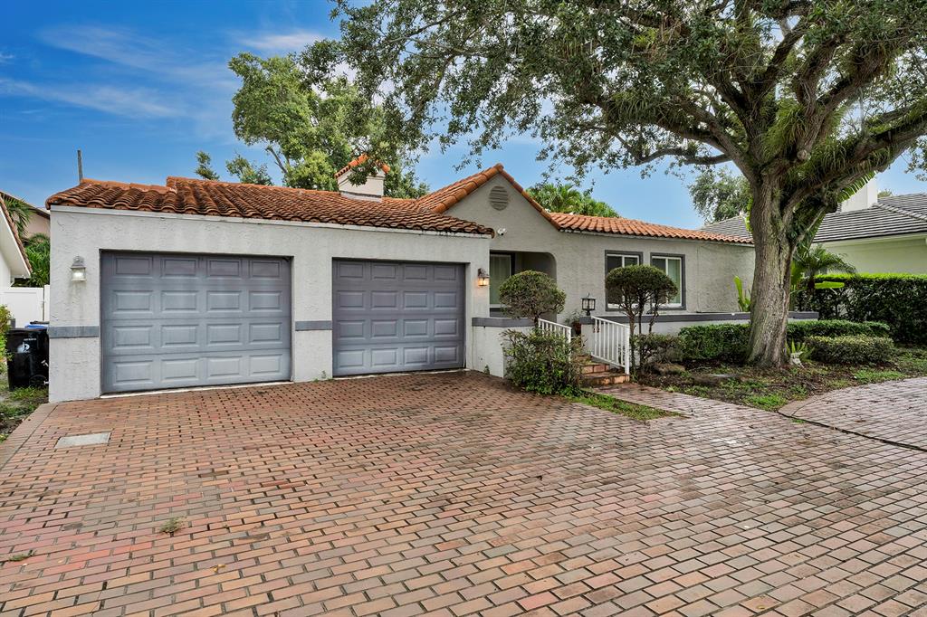 805 Southeast 10th Street Fort Lauderdale, FL 33316 - Photo 10 of 25 a front view of a house with garden
