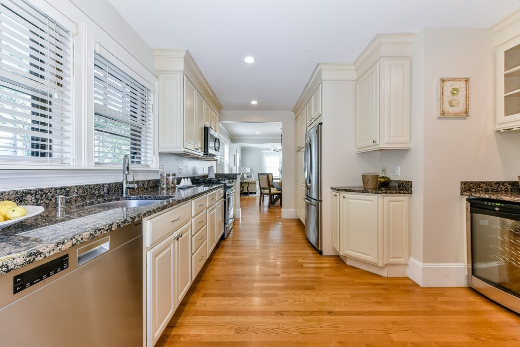 8 Upland Road, Unit 1 Brookline, MA 02445 - Photo 8 of 20 Gallery Image 8