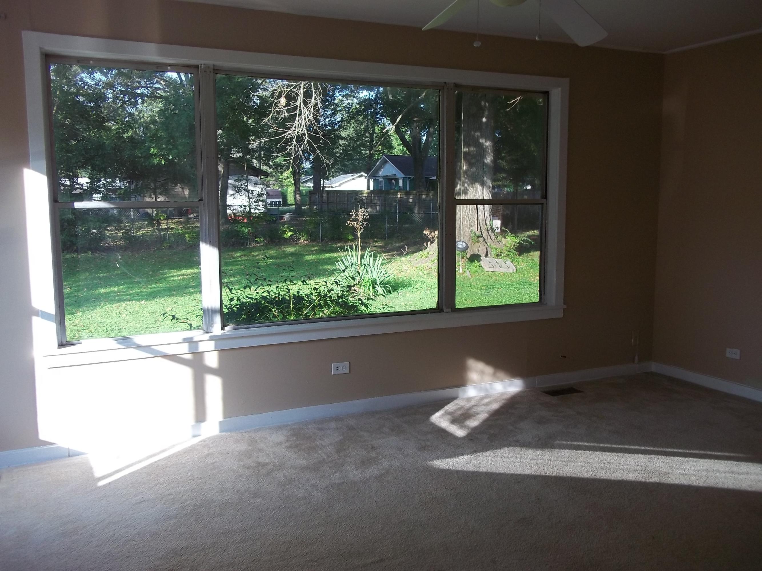 126 Nevada Circle Oak Ridge, TN 37830 - Photo 2 of 11 Living room