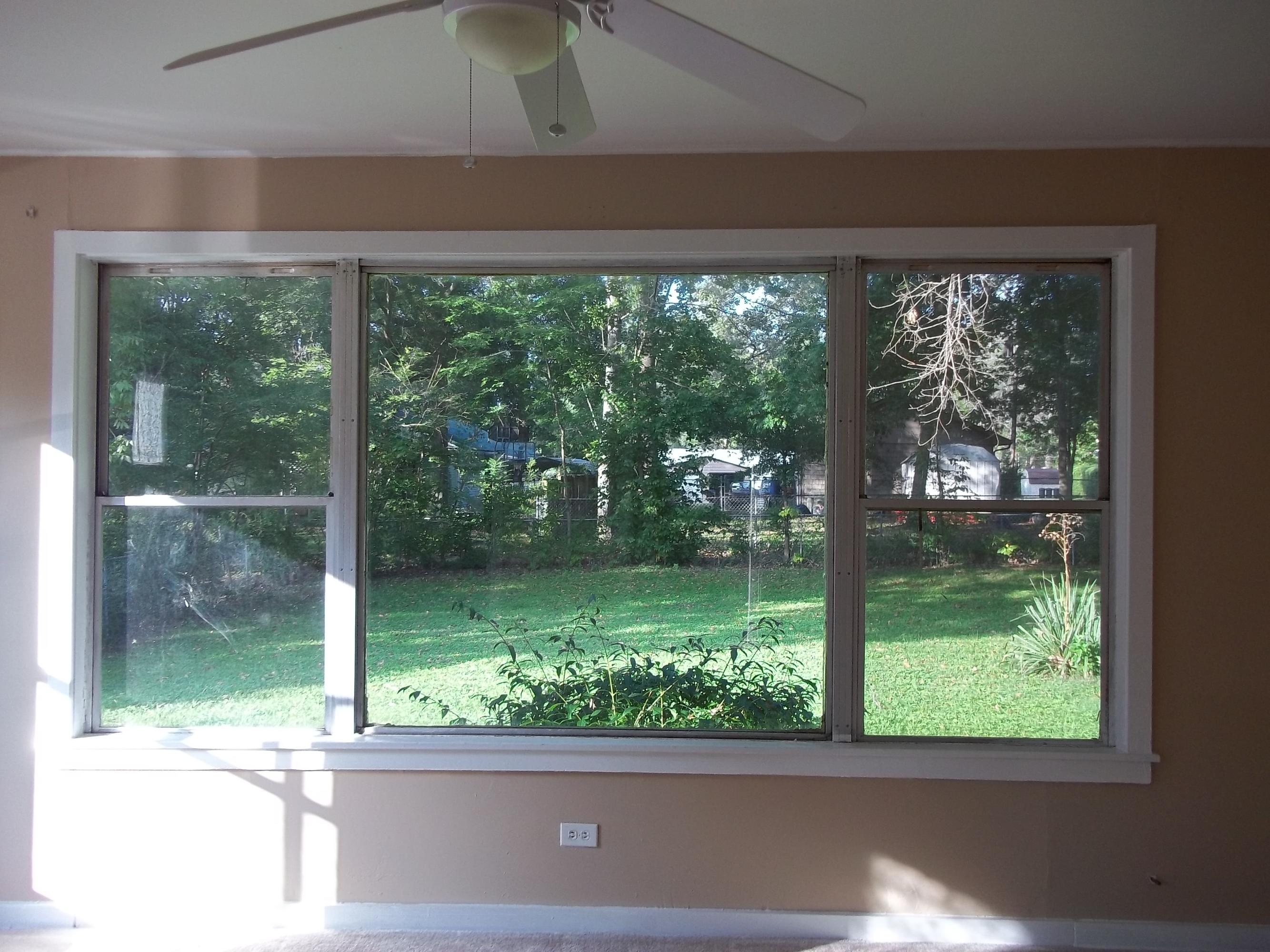 126 Nevada Circle Oak Ridge, TN 37830 - Photo 3 of 11 Love this huge window!