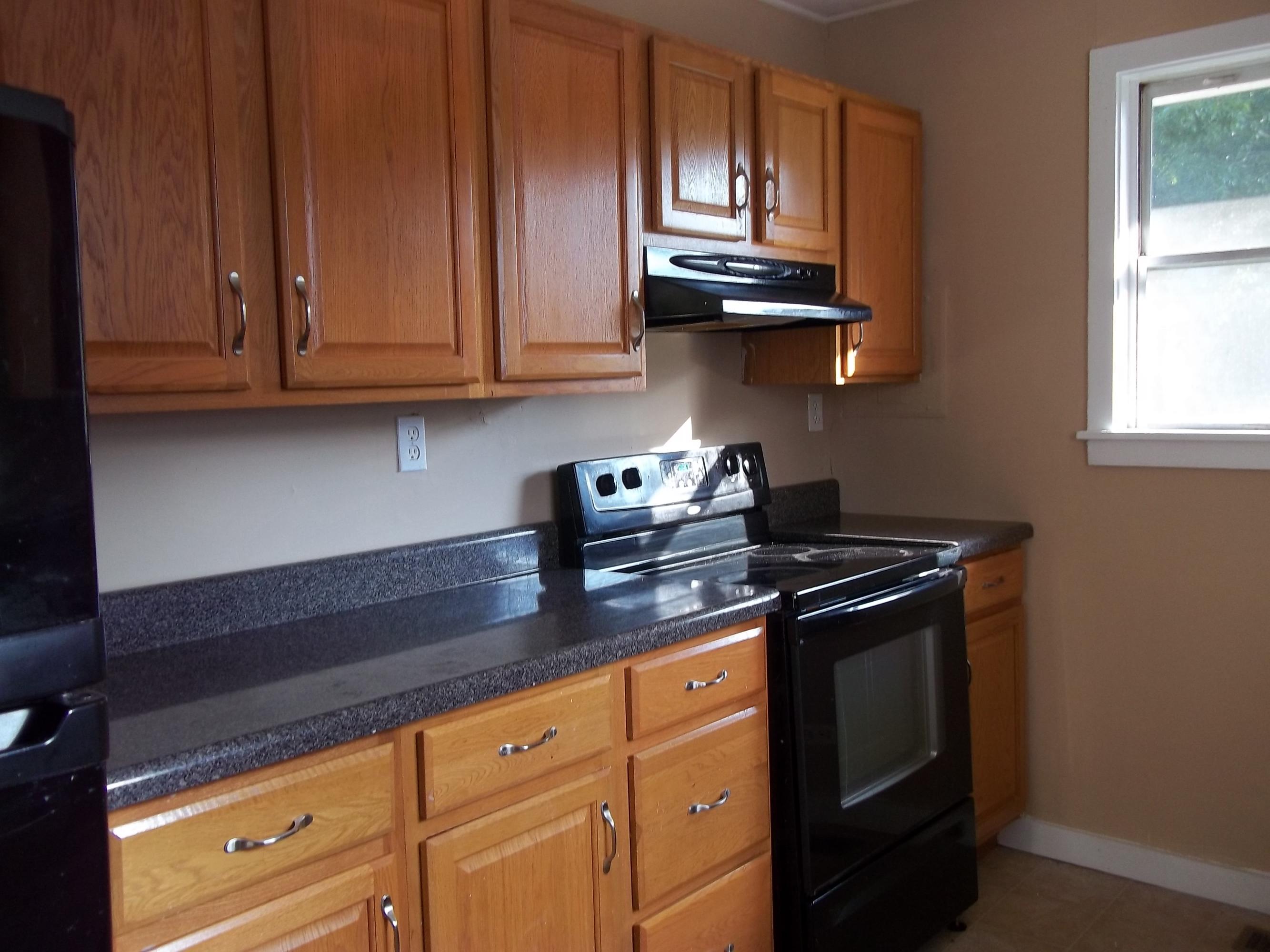 126 Nevada Circle Oak Ridge, TN 37830 - Photo 4 of 11 Kitchen Cooking area