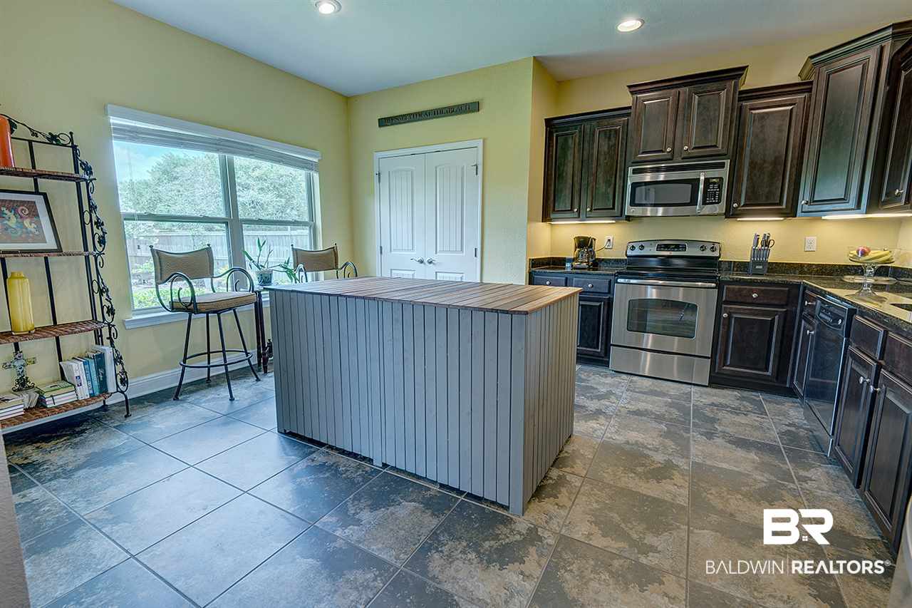 7023 Rocky Rd Loop Gulf Shores, AL 36542 - Photo 20 of 34 Spacious Kitchen