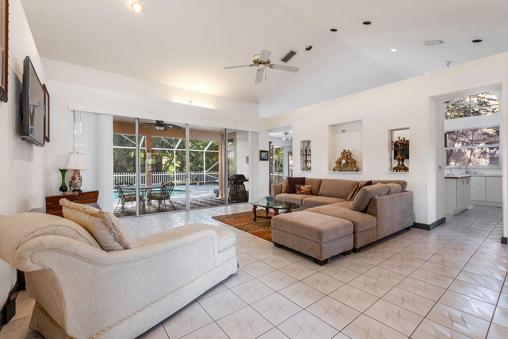 7828 Dorchester Road Boynton Beach, FL 33472 - Photo 10 of 50 7828DorchesterRd.-4