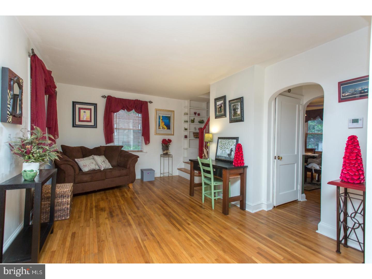 303 Edgemore Road Secane, PA 19018 - Photo 3 of 25 Living Room