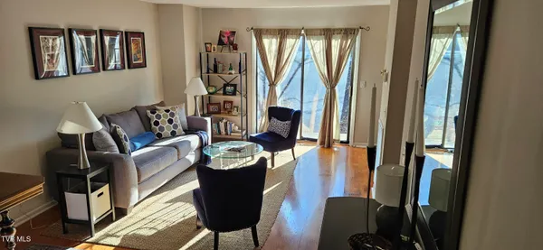 $268,500 | 323 Hickory Bluff, Johnson City, TN 37601