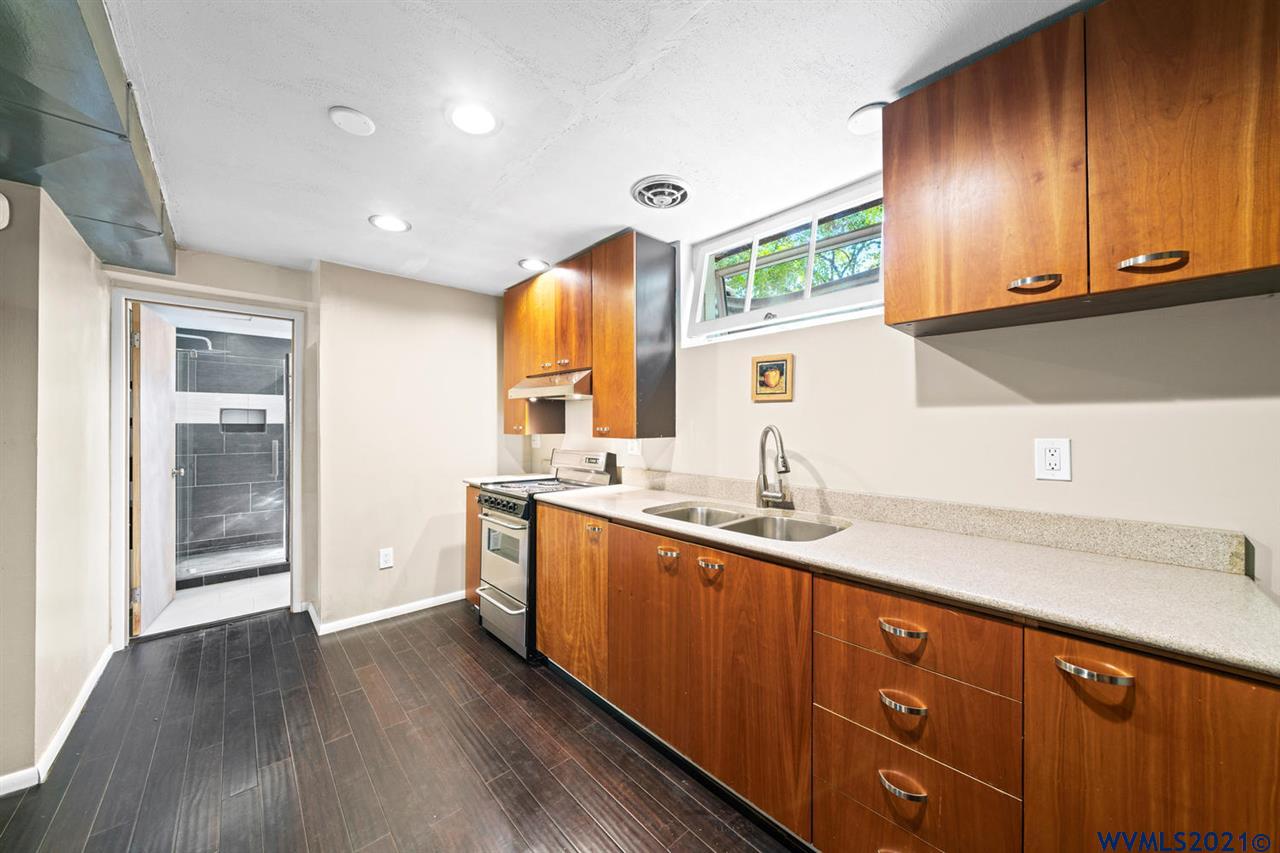 5533 Southwest Vermont Street Portland, OR 97219 - Photo 21 of 30