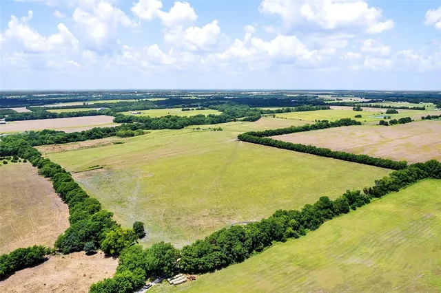 $950,000 | 3735 Bonham Tx 75418, Leonard, TX 75452