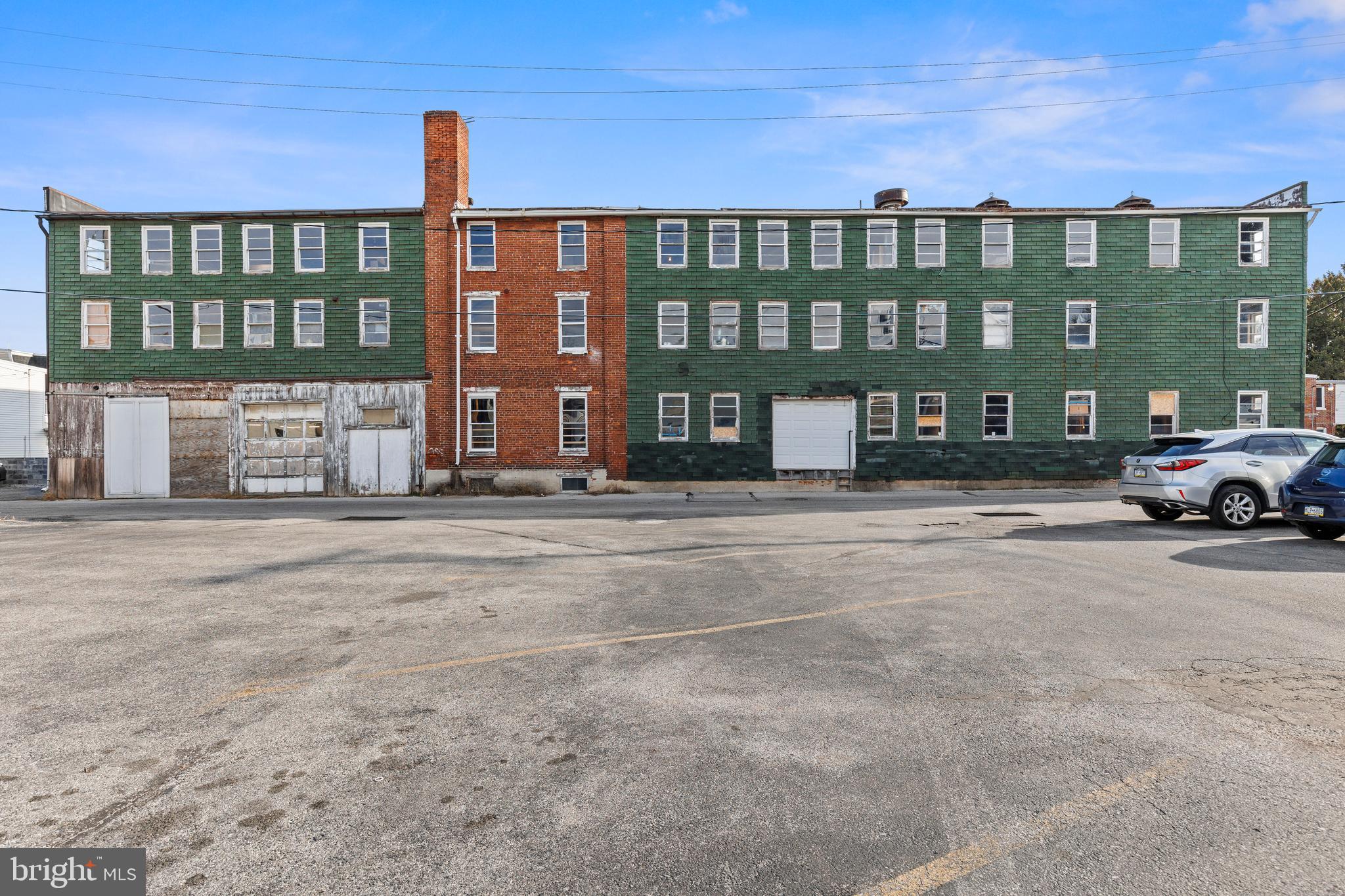25 Laurel Street York, PA 17404 - Photo 1 of 33 a building view