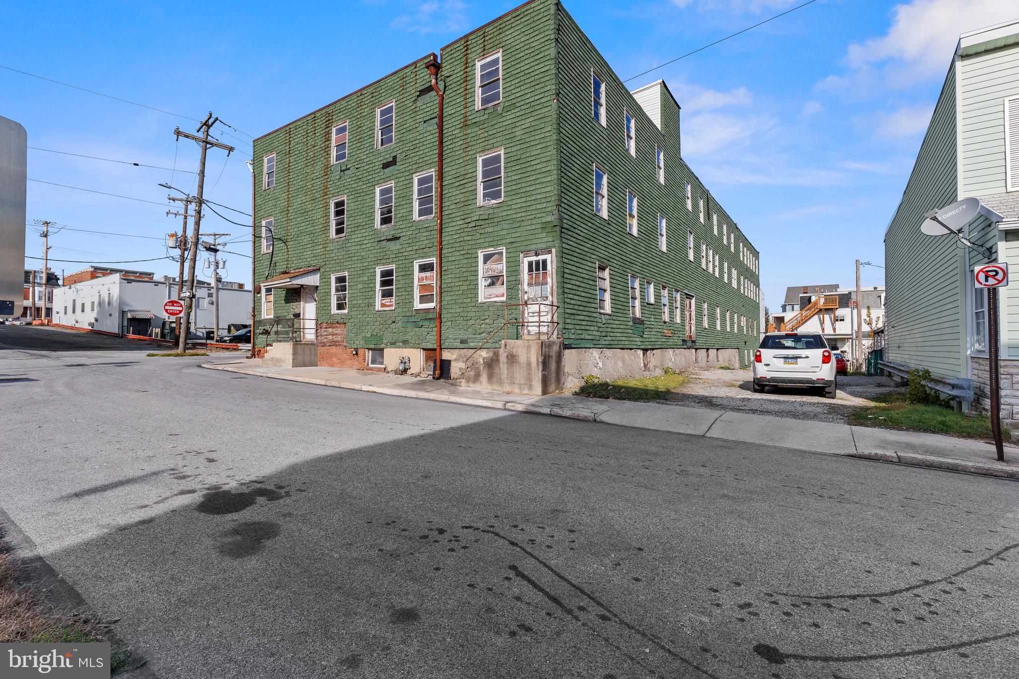 25 Laurel Street York, PA 17404 - Photo 4 of 33 a building with street view