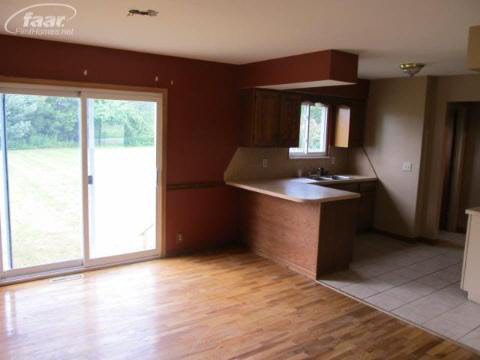 7061 North Nichols Road Flushing, MI 48433 - Photo 5 of 10 20166233-4.JPG