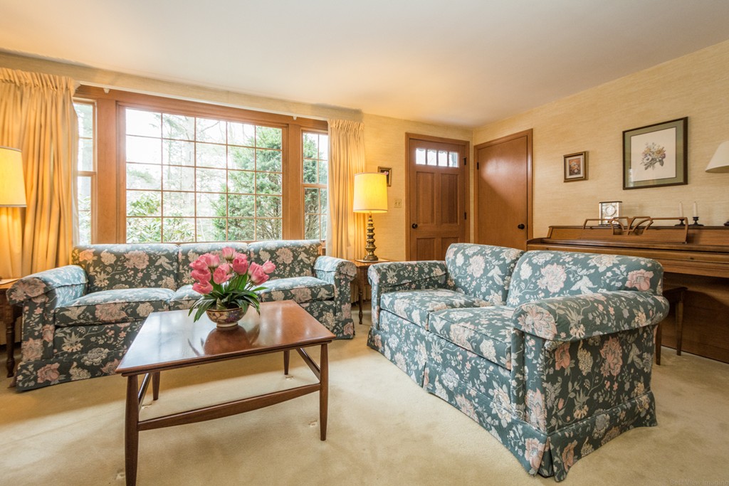 8 Castle Road Westford, MA 01886 - Photo 2 of 30 Gallery Image 2