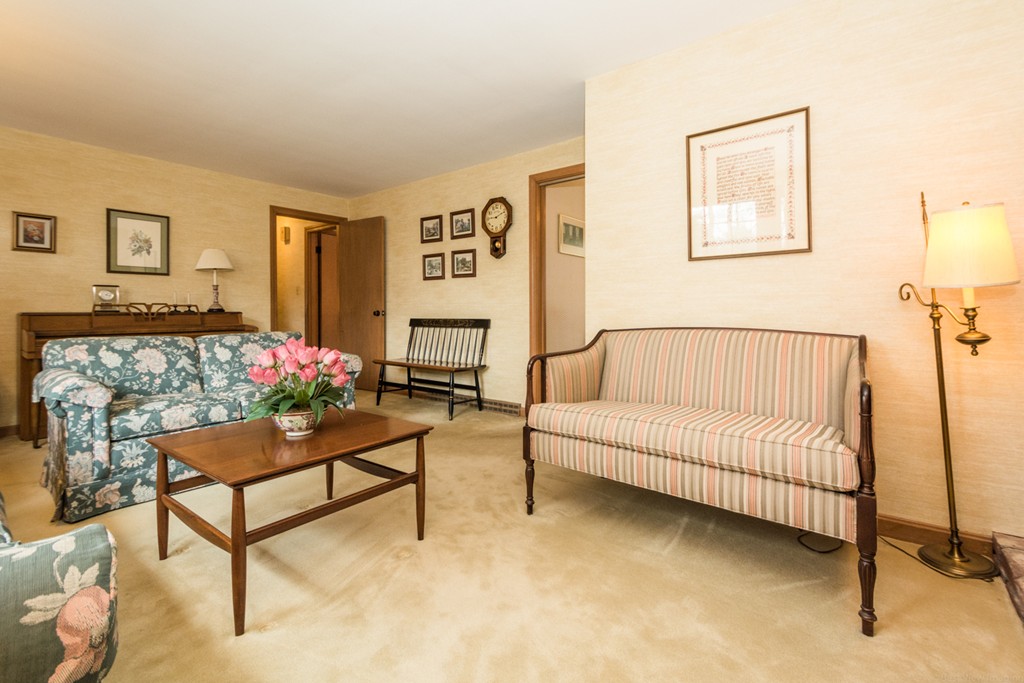 8 Castle Road Westford, MA 01886 - Photo 3 of 30 Gallery Image 3