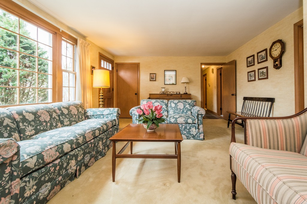 8 Castle Road Westford, MA 01886 - Photo 4 of 30 Gallery Image 4