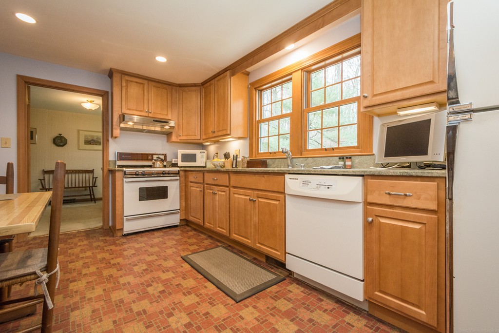 8 Castle Road Westford, MA 01886 - Photo 9 of 30 Gallery Image 9