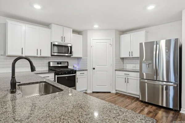 $2,000 | 15135 Longtailed Duck, San Antonio, TX 78253