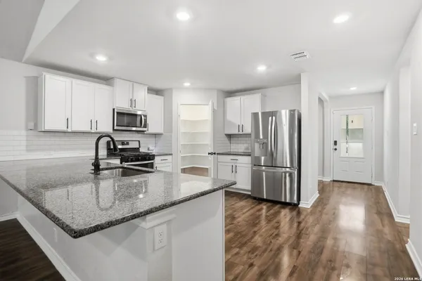 $2,000 | 15135 Longtailed Duck, San Antonio, TX 78253