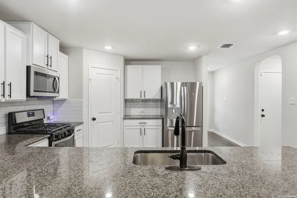 $2,000 | 15135 Longtailed Duck, San Antonio, TX 78253