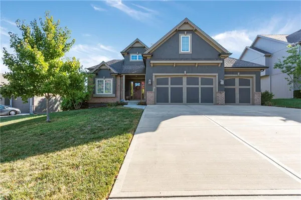 $745,000 | 9519 North Lane Avenue, Kansas City, MO 64157