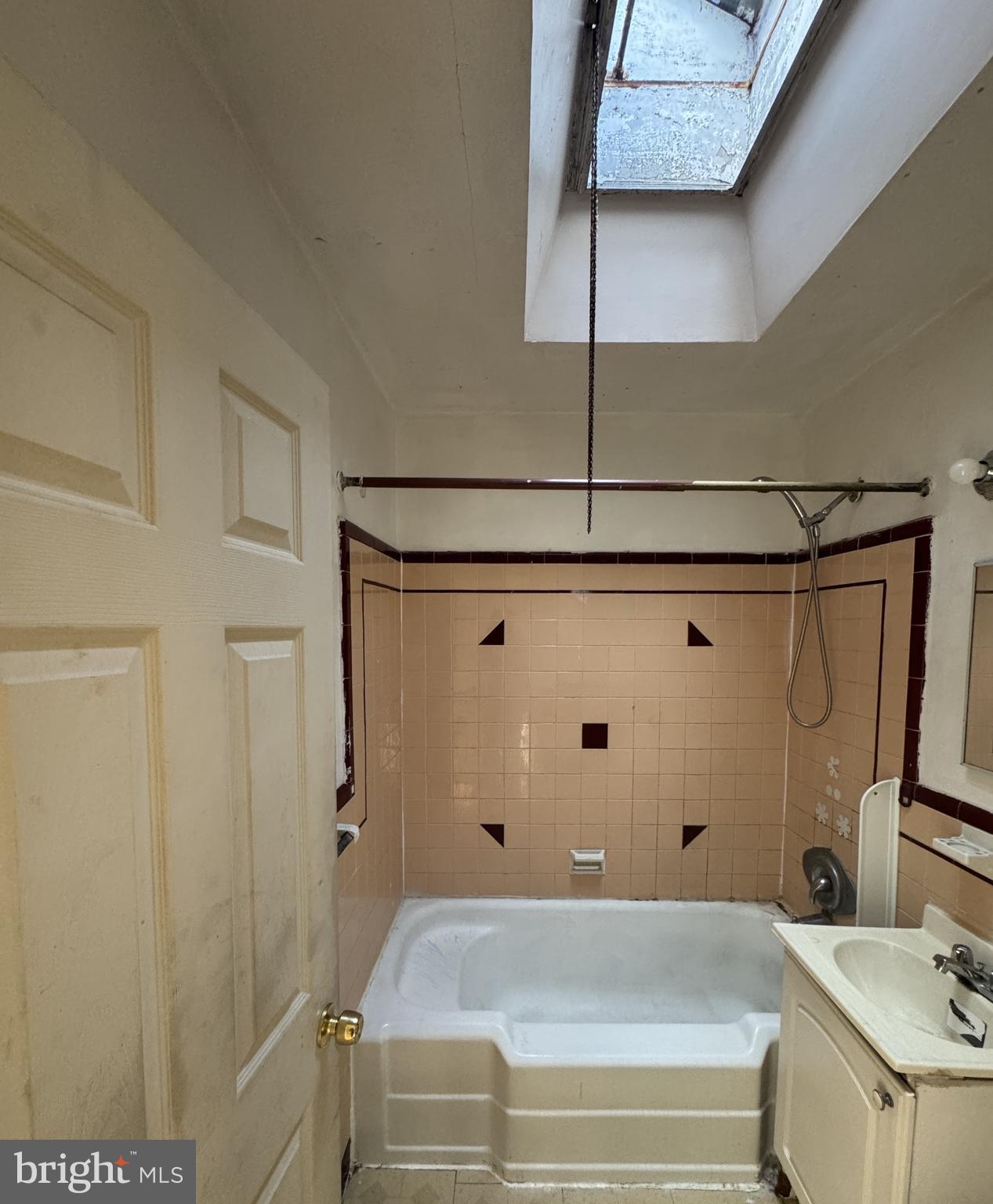 6048 Agusta Street Philadelphia, PA 19149 - Photo 14 of 24 a bathroom with a bathtub and a shower