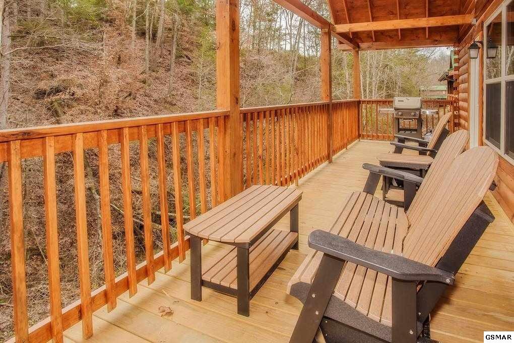531 Blackberry Ridge Way, Unit 8THWONDEROFTHEWOODS Pigeon Forge, TN 37863 - Photo 2 of 21 Gallery Image 2