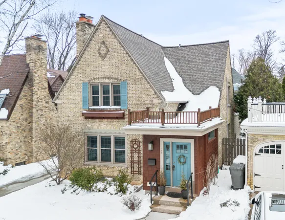 $750,000 | 722 East Carlisle Avenue, Whitefish Bay, WI 53217