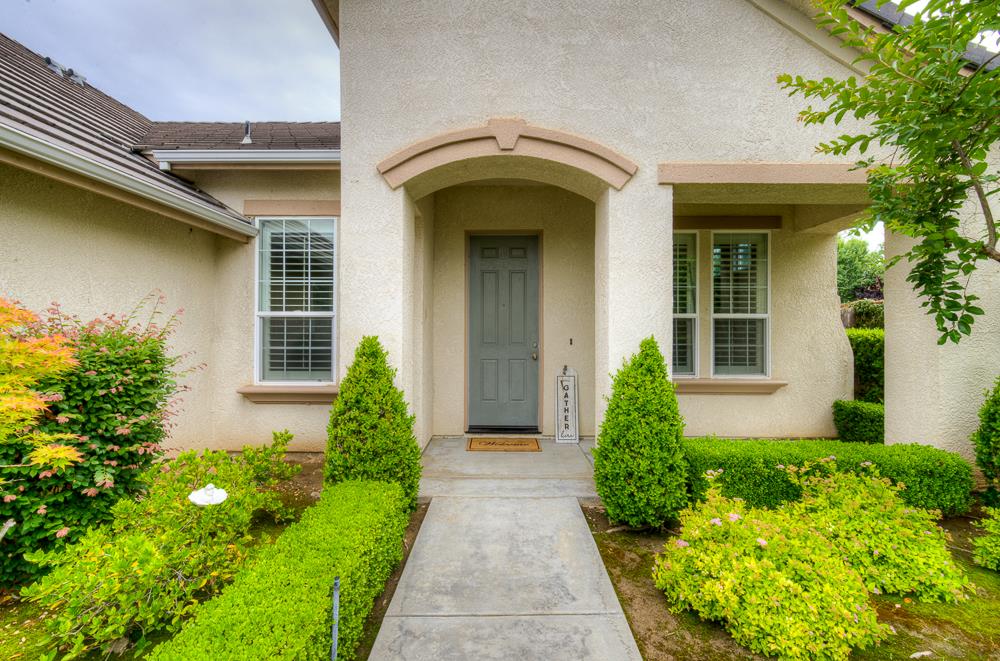 3235 Rall Avenue Clovis, CA 93619 - Photo 7 of 33 a view of entrance of the house