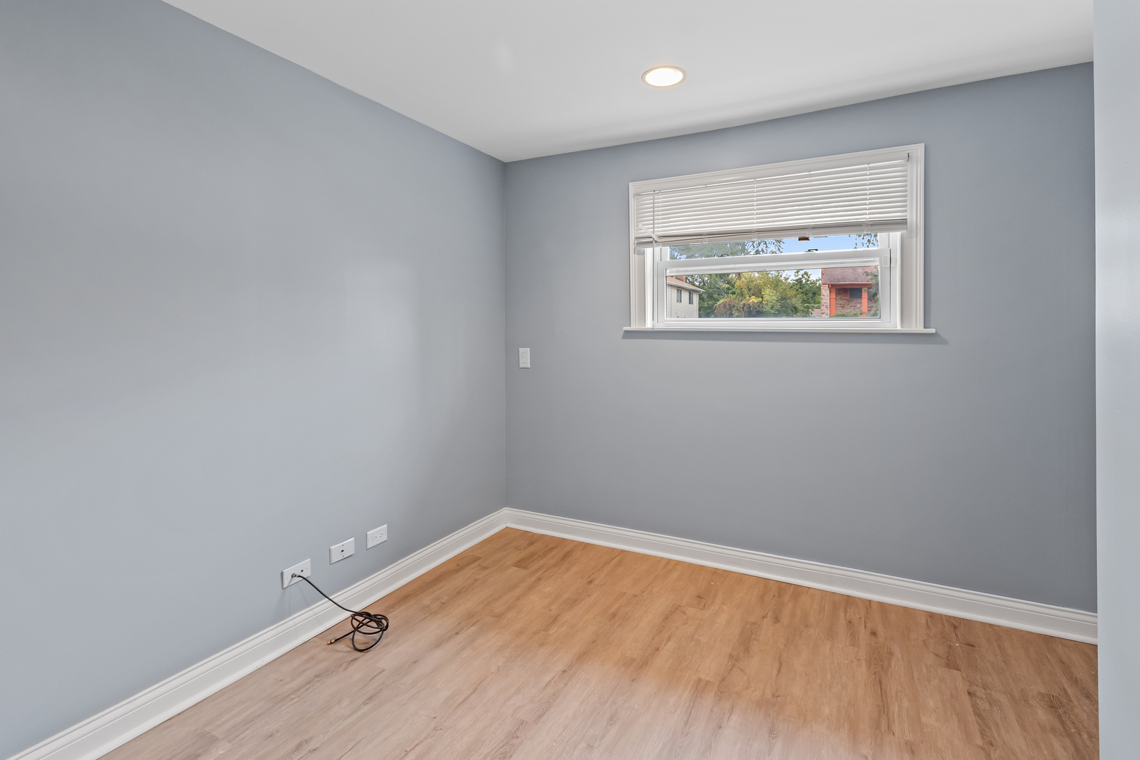 5855 Timberlane Road Matteson, IL 60443 - Photo 17 of 22 an empty room with a wooden floor and a window
