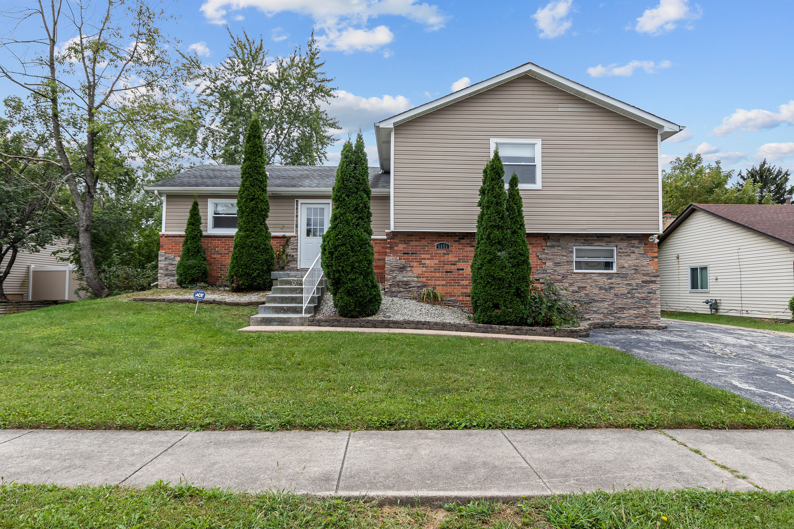 5855 Timberlane Road Matteson, IL 60443 - Photo 3 of 22 a front view of house with yard and green space