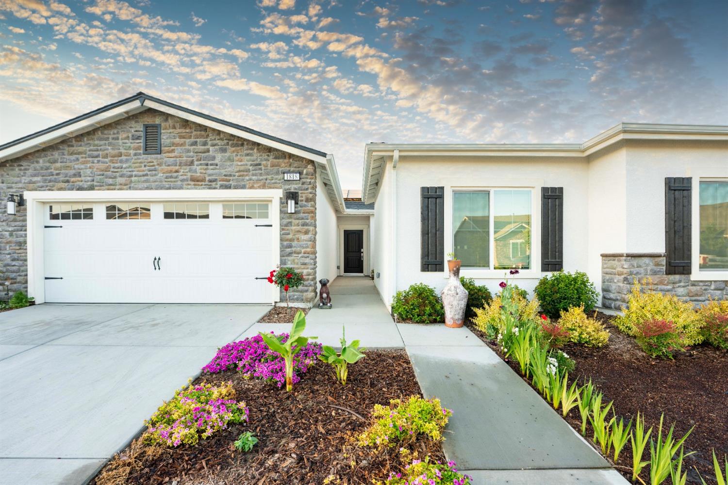 1818 Softwind Drive Tulare, CA 93274 - Photo 7 of 46 a front view of house with yard