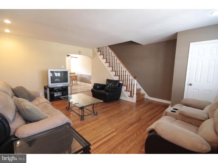 9074 Wesleyan Road Philadelphia, PA 19136 - Photo 3 of 16 Living Room