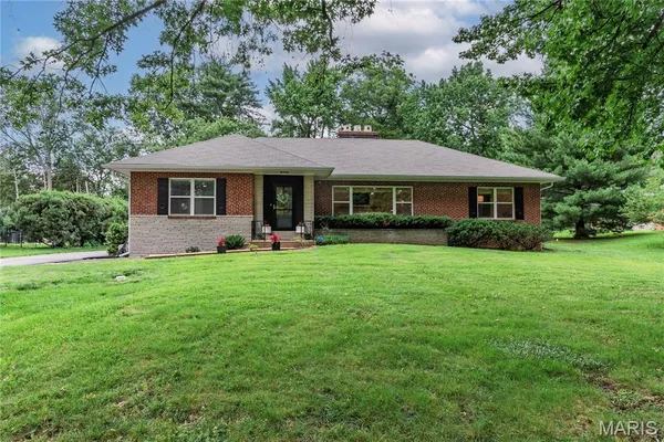 $650,000 | 46 Grantwood Lane, Grantwood Village, MO 63123