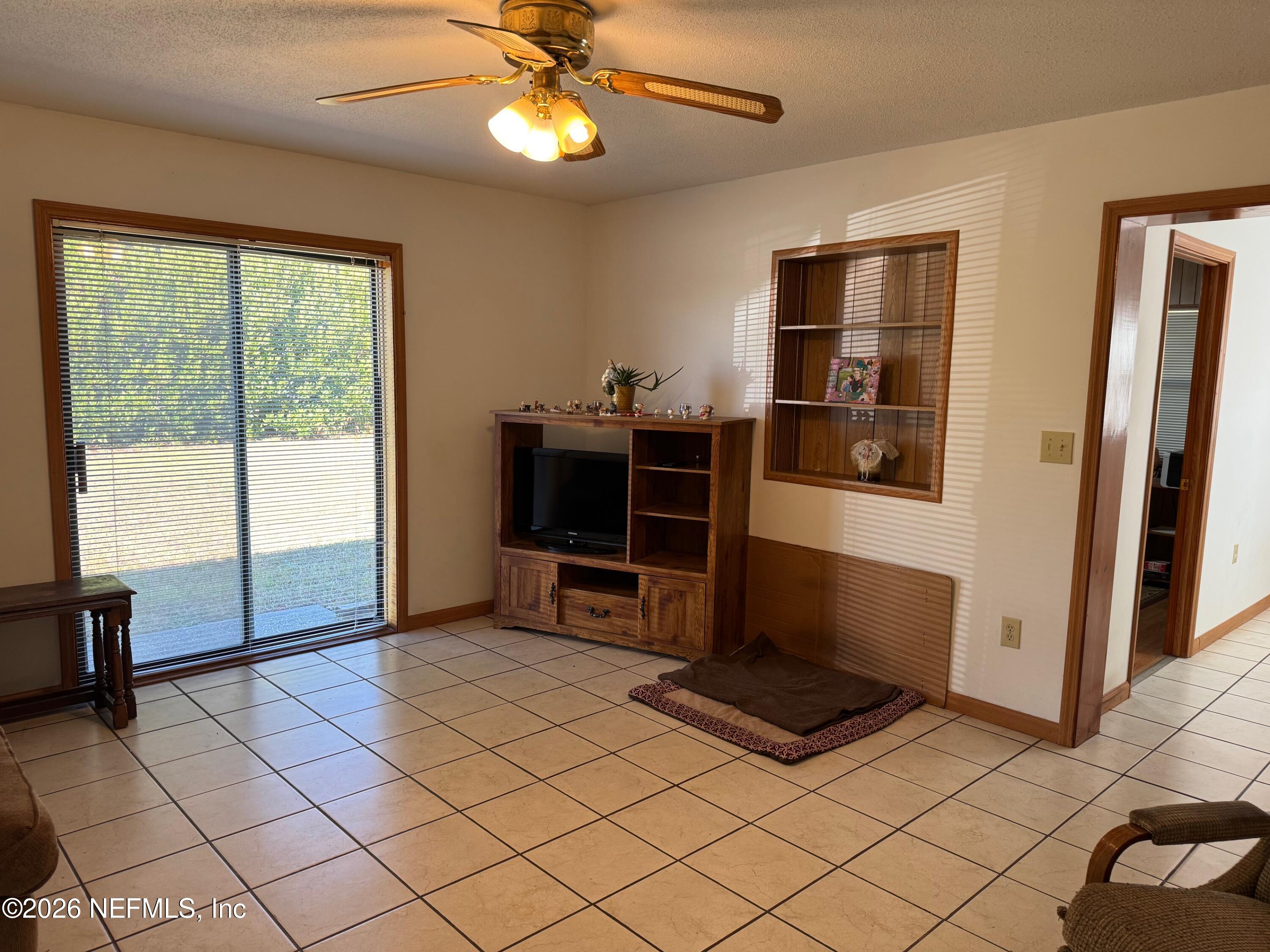 85075 Harts Road Yulee, FL 32097 - Photo 20 of 47 Living Room