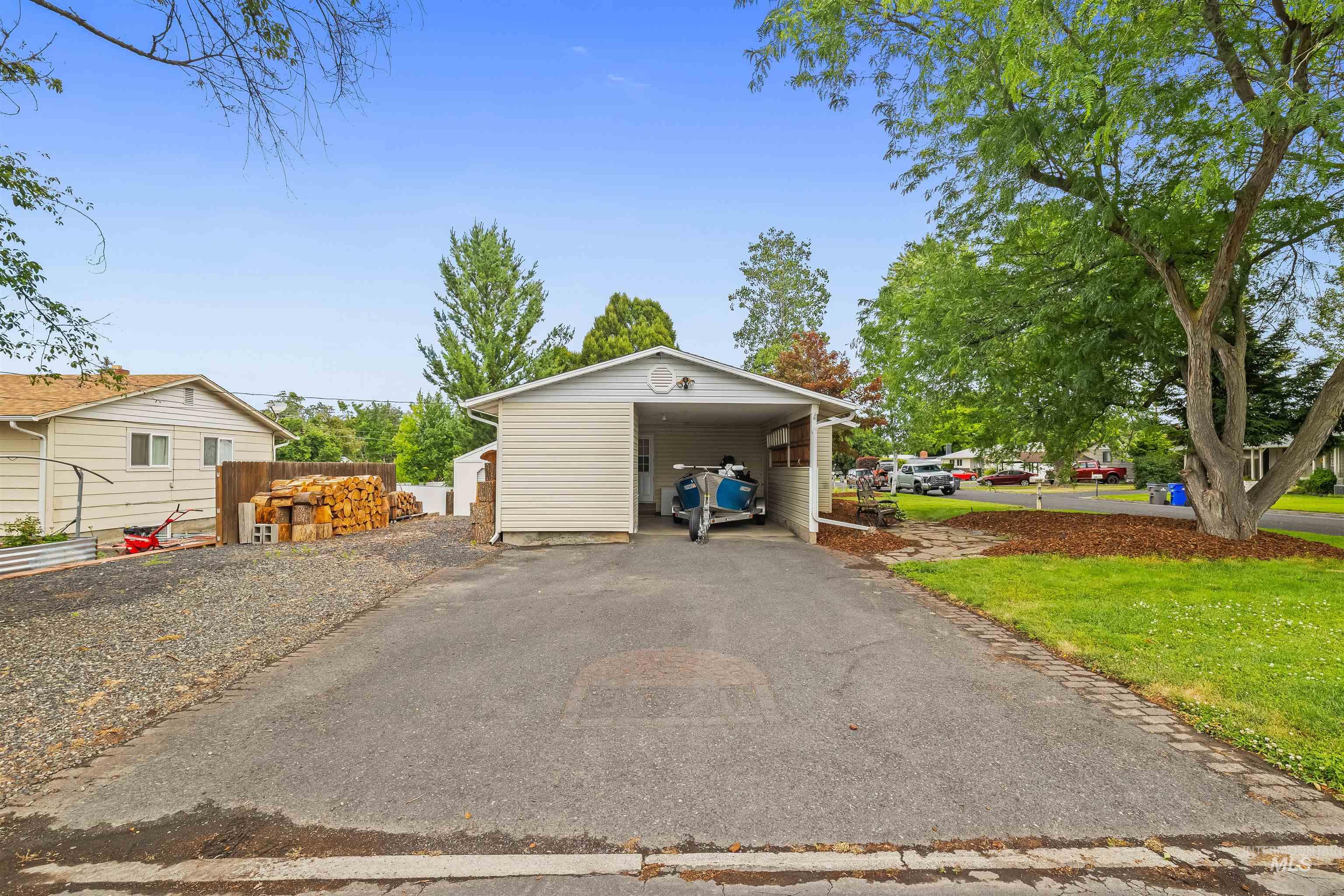 3620 18th Street Lewiston, ID 83501 - Photo 29 of 32 Carport structure featuring a pitched roof, vinyl siding, and ample covered parking