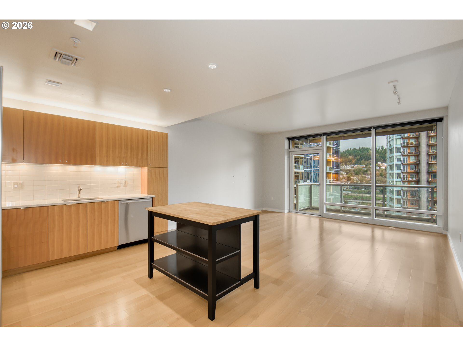 836 South Curry Street, Unit 1306 Portland, OR 97239 - Photo 7 of 39