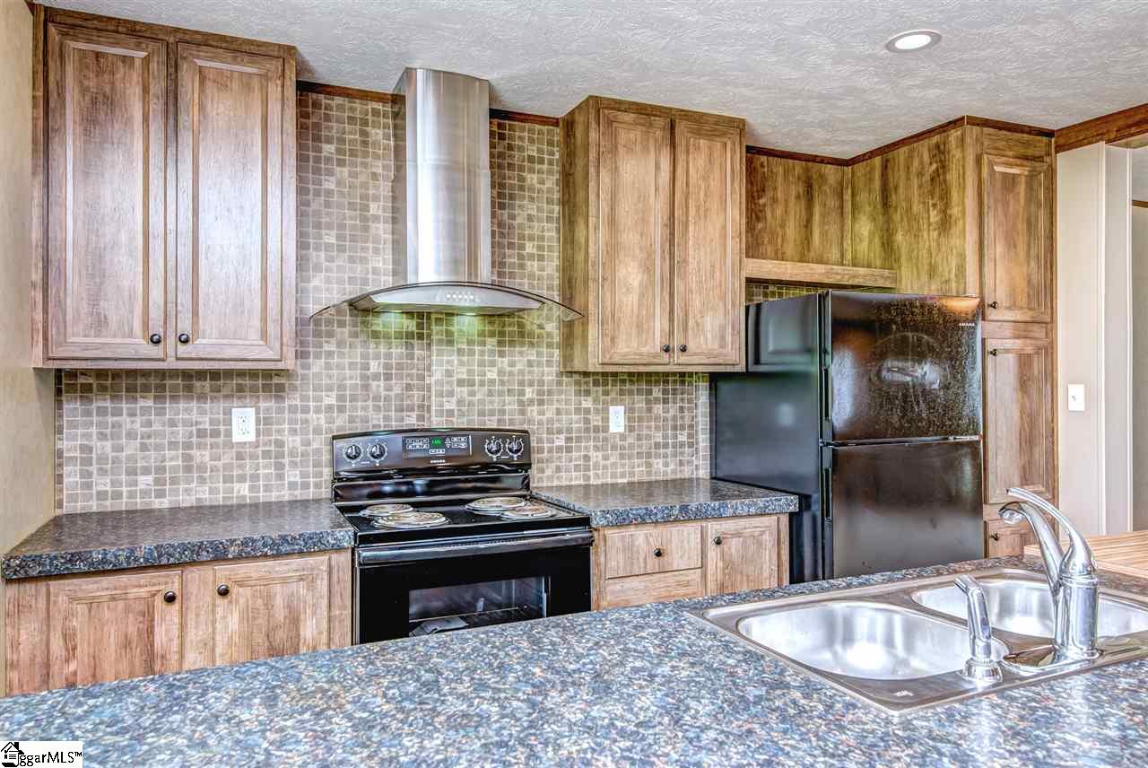319 Berry Road Pelzer, SC 29669 - Photo 13 of 36